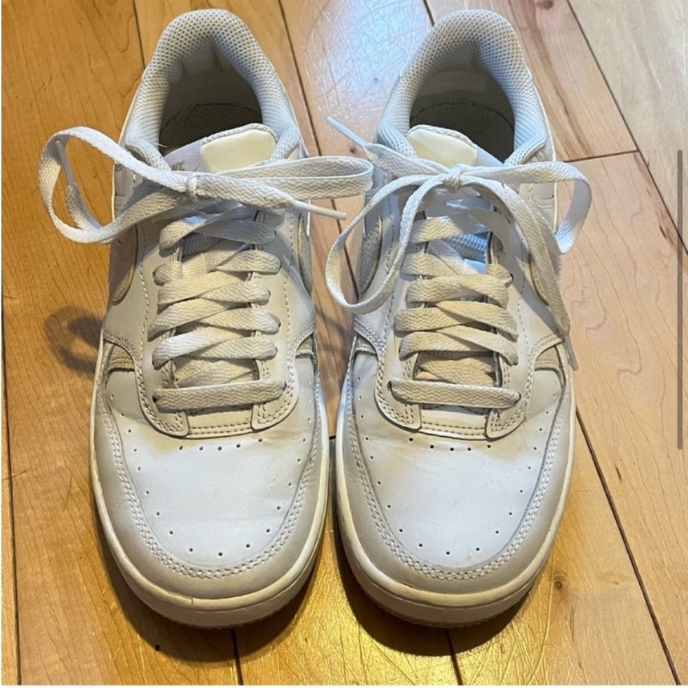 Nike Gamma Force Sneakers color is white/ gum size seven (7) - Picture 4 of 8